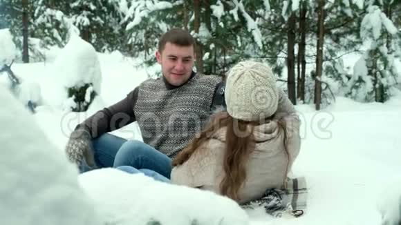 冬林拍摄的男女孩视频的预览图