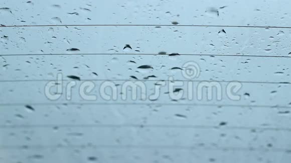 雨滴在窗户上压平视频的预览图