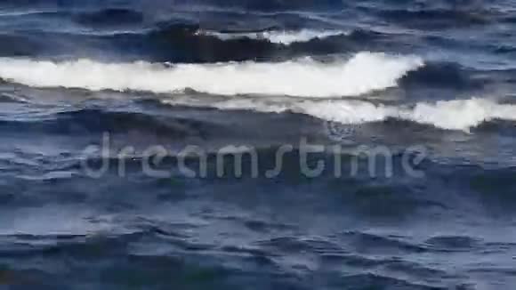 蓝海的粗糙水域视频的预览图