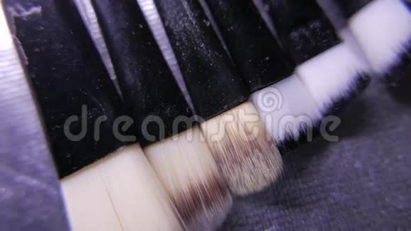 化妆品化妆刷套件的特写4UHDK视频的预览图