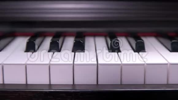 动画播放钢琴键视频的预览图