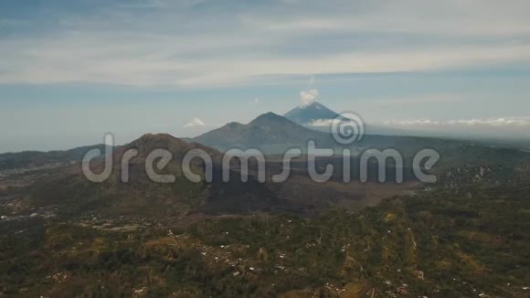 阿贡巴图尔湖和火山印度尼西亚巴厘视频的预览图