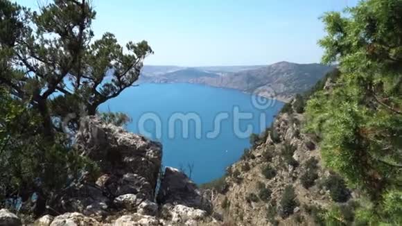 黑海湾克里米亚山脉夏季塞瓦斯托波尔视频的预览图