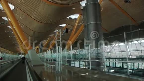 马德里巴拉哈斯机场视频的预览图