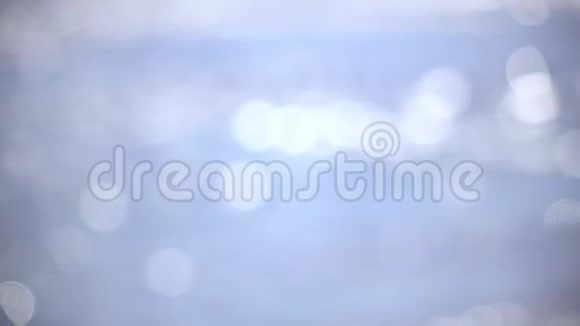 抽象蓝色波克闪亮的水背景视频的预览图