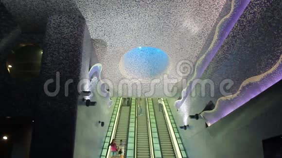 那不勒斯的托莱多地铁站视频的预览图