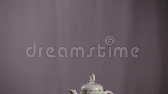 茶具放在桌子上视频的预览图