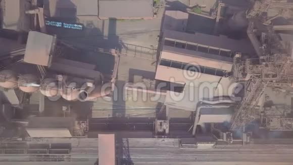 空中观景旧工厂视频的预览图