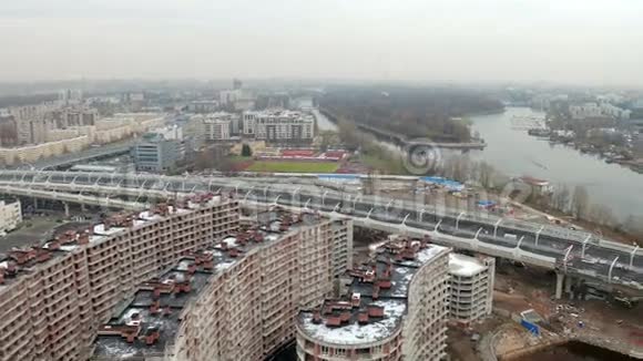 西方高速直径WHSD和体育场Zenit竞技场碎片的空中景观世界上最昂贵的视频的预览图
