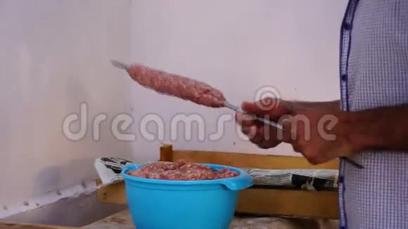 烹饪土耳其基巴视频的预览图