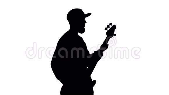 低音吉他音乐家剪影视频的预览图