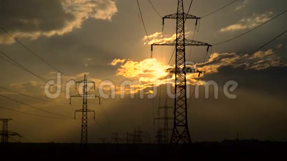 日落和电力线视频的预览图