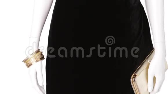 黑色麂皮连衣裙在人体模型上视频的预览图