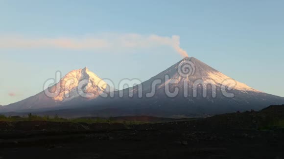 堪察卡火山克莱切夫斯卡亚山堪察加山脉和火山的性质视频的预览图