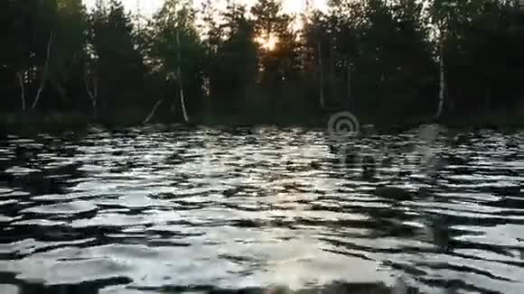 日出在湖上日出在河上视频的预览图