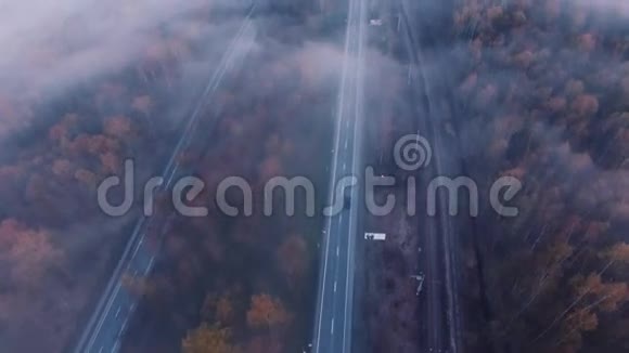 道路雾大自然雾云视频的预览图
