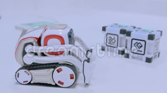 可爱的小机器人视频的预览图