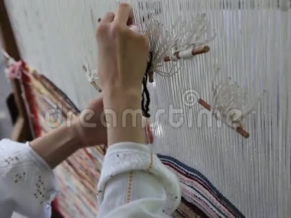 传统的织布机视频的预览图