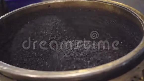 板栗炒制机中烤制板栗泰国霜冻市场视频的预览图