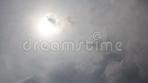 雨云和太阳视频的预览图