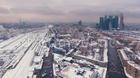 空中视频画面莫斯科市下雪商业中心视频的预览图