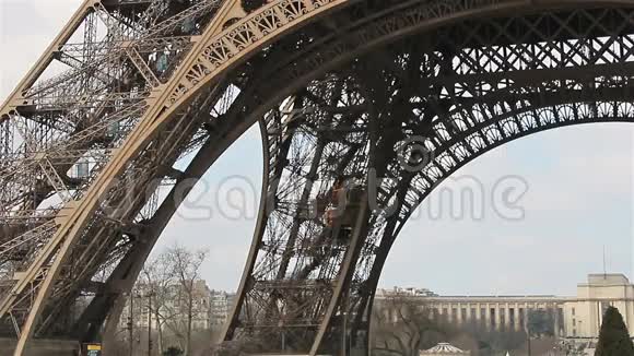 埃菲尔铁塔电梯巴黎法国欧洲视频的预览图