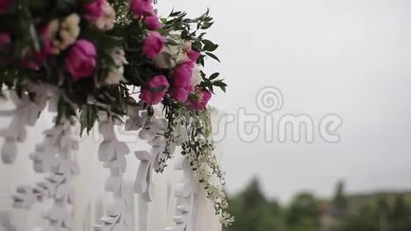 举行仪式和婚礼的漂亮房间婚礼理念装饰婚宴婚礼大厅的内部视频的预览图