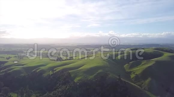 史诗般的日落空中足迹新西兰马丁伯勒4k视频的预览图