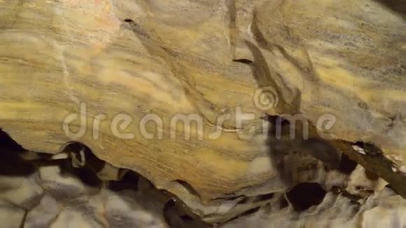 洞壁天花板内部纹理石岩背景视频的预览图