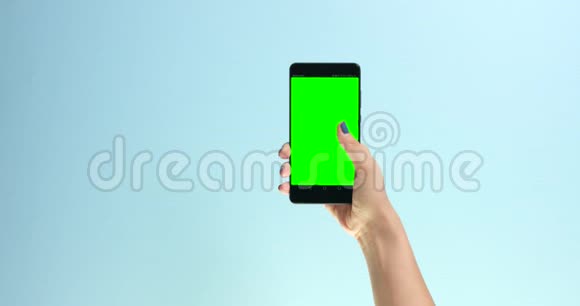 用带有彩色显示屏的智能手机进行近距离触摸视频的预览图