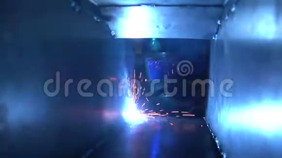 生成器焊接部件Indoors安装生产慢动作视频的预览图