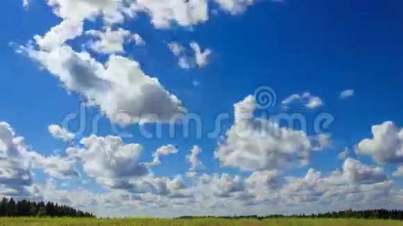 蓝色夏季云天时程高清视频的预览图