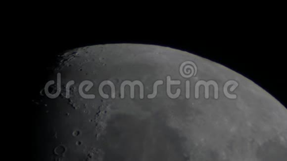 月球表面的细节视频的预览图