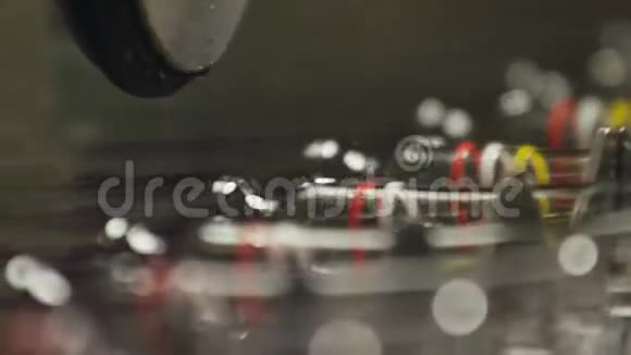 在玻璃吹制厂制造安瓿视频的预览图