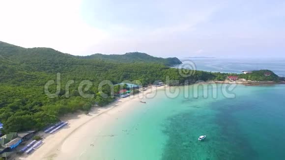 泰国安达曼海岩石岛屿的空中景观泰国克拉比的波达岛马库亚海滩长期暴露视频的预览图