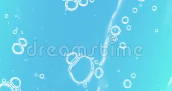 蓝水波表面带有气泡的张力视频的预览图