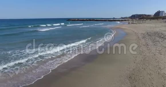 保加利亚黑海海滩的秋色视频的预览图