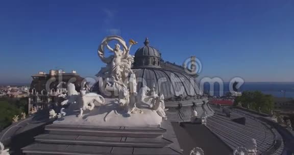 令人惊叹的歌剧院真正的欧洲建筑明珠空中视频的预览图