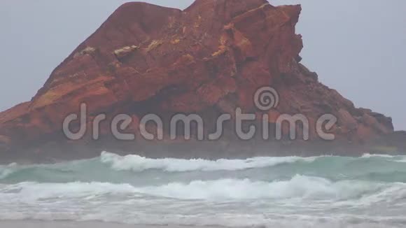 海滩岩石组视频的预览图