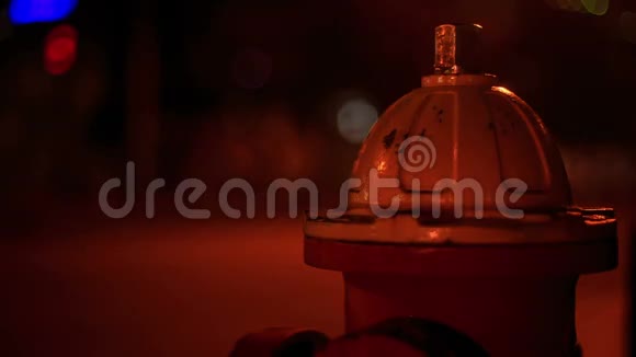 红街近景区消防龙头正面灯光视频的预览图