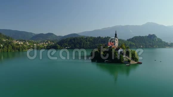 斯洛文尼亚的空中雪橇湖景视频的预览图
