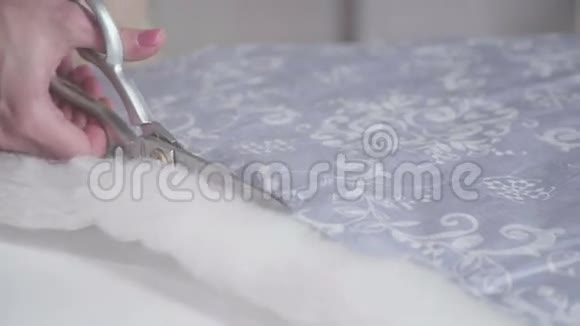 剪刀剪布服装生产技术剪刀配对视频的预览图