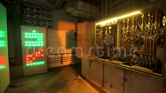 电子按钮为电工按钮是彩色的冶金厂视频的预览图