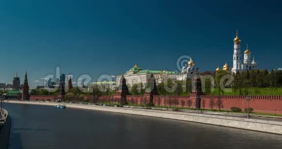 俄罗斯莫斯科克里姆林宫附近的交通视频的预览图