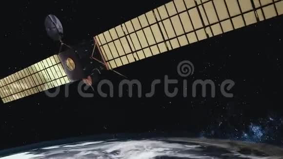 在旋转行星附近飞行的现代太空探测器视频的预览图