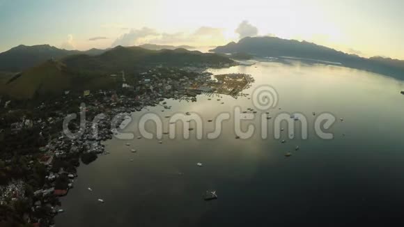 科罗恩市晨航和视频测量巴拉望菲律宾视频的预览图