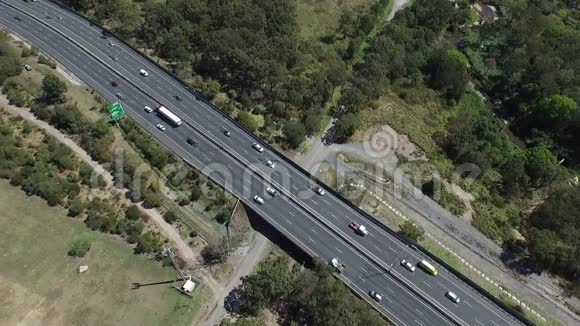 澳大利亚高速公路高速公路的静态航空视频的预览图