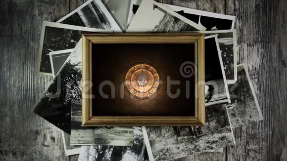 墙上一个架子上的古董钟古老的时钟神秘的肖像视频的预览图