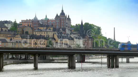 斯德哥尔摩老城景色与地铁通过斯维登视频的预览图