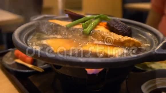 煮日本汤锅视频的预览图